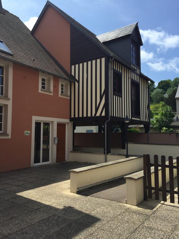 Teeraya Apartment Honfleur Ngoại thất bức ảnh